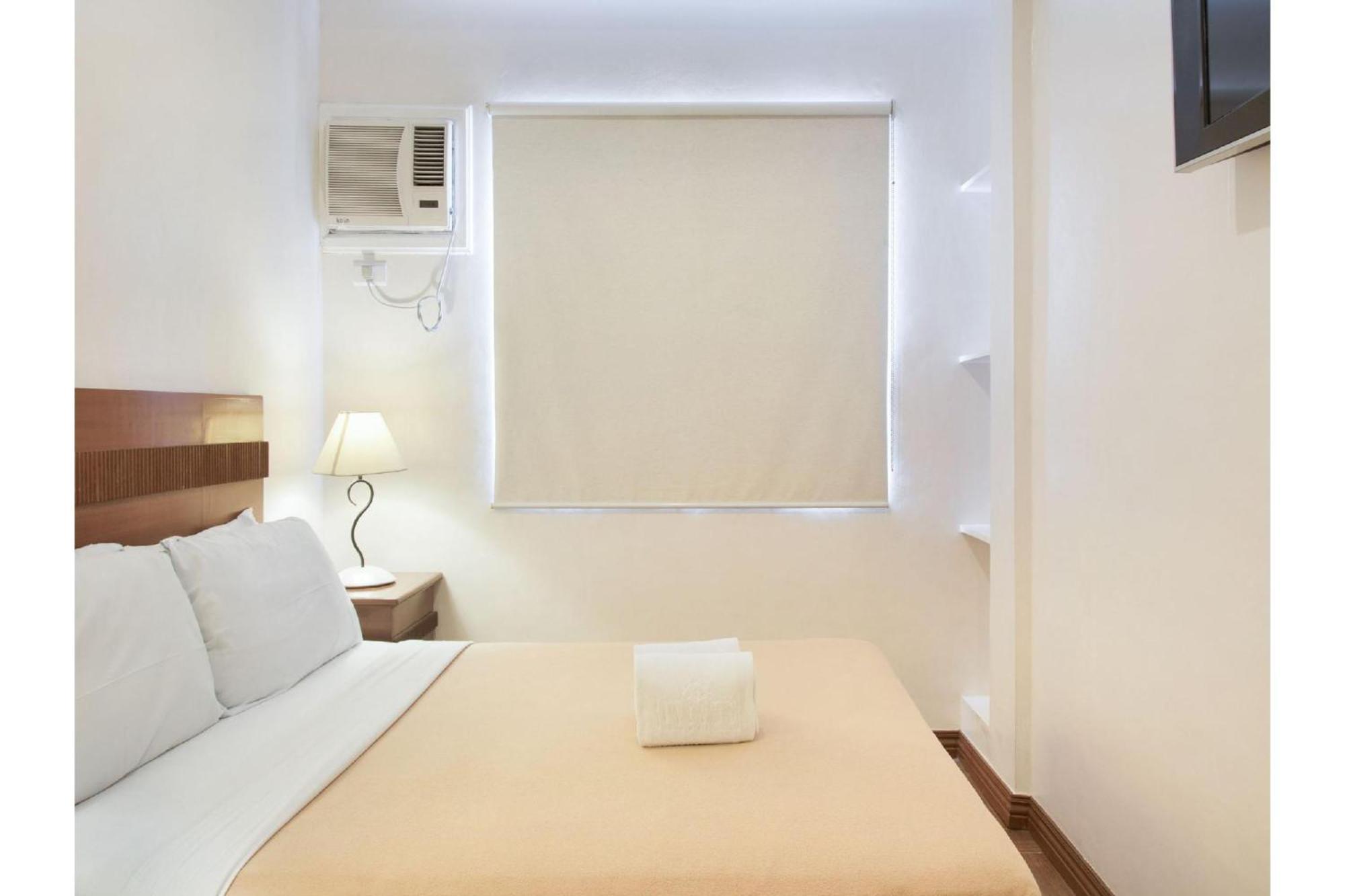 Townhouse Oak Avitel Hotel Near Osmena Highway, Pnr Pasay Station, Metro Manila マカティ エクステリア 写真