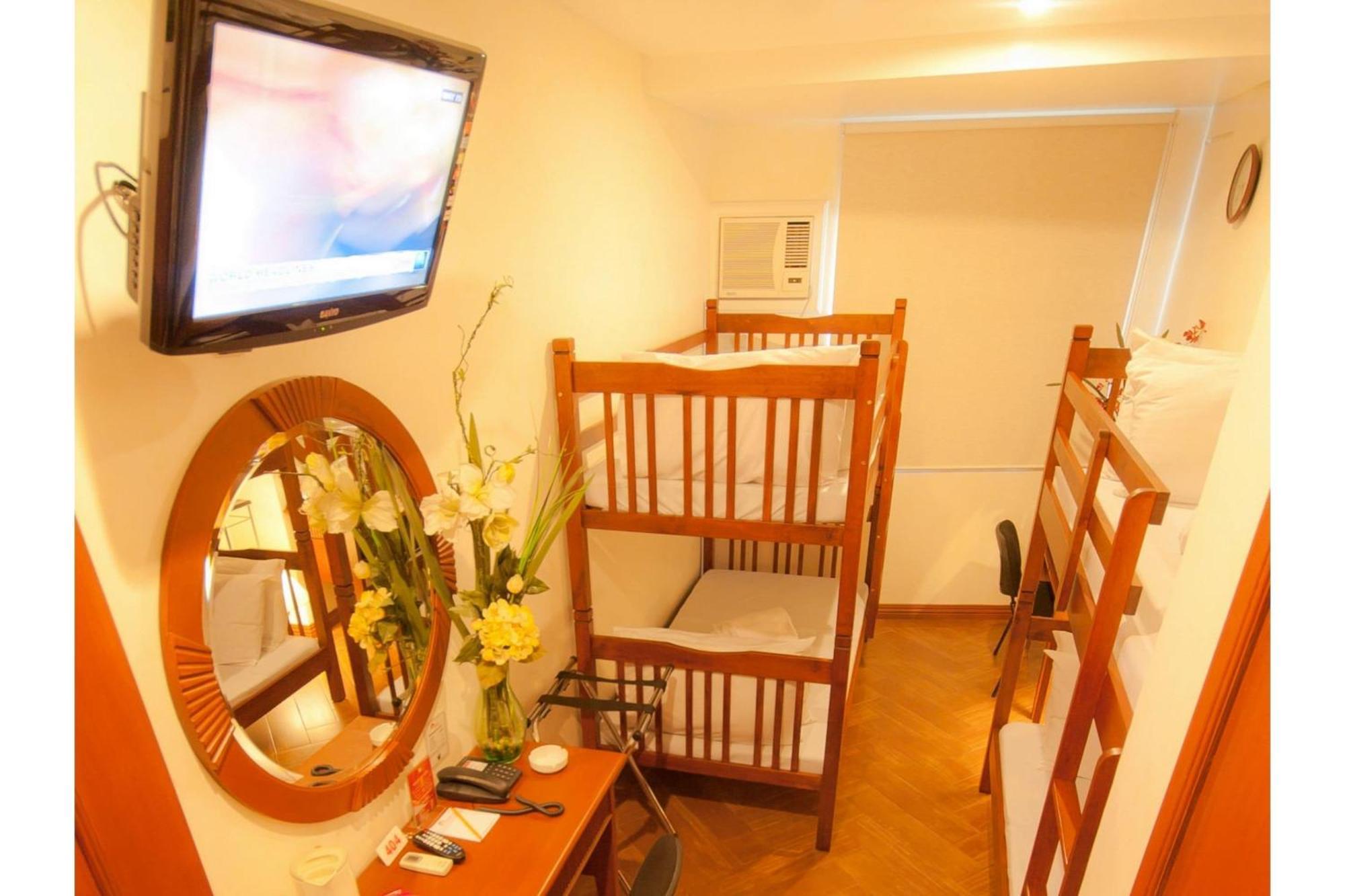 Townhouse Oak Avitel Hotel Near Osmena Highway, Pnr Pasay Station, Metro Manila マカティ エクステリア 写真