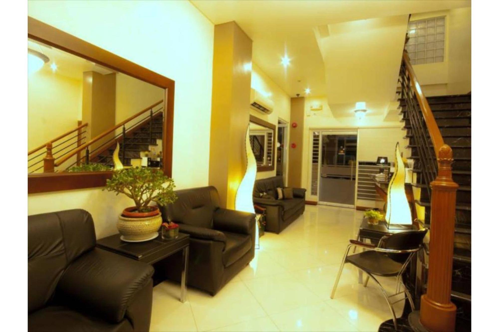 Townhouse Oak Avitel Hotel Near Osmena Highway, Pnr Pasay Station, Metro Manila マカティ エクステリア 写真