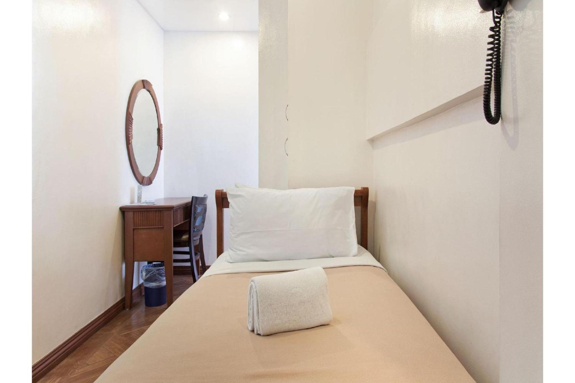 Townhouse Oak Avitel Hotel Near Osmena Highway, Pnr Pasay Station, Metro Manila マカティ エクステリア 写真