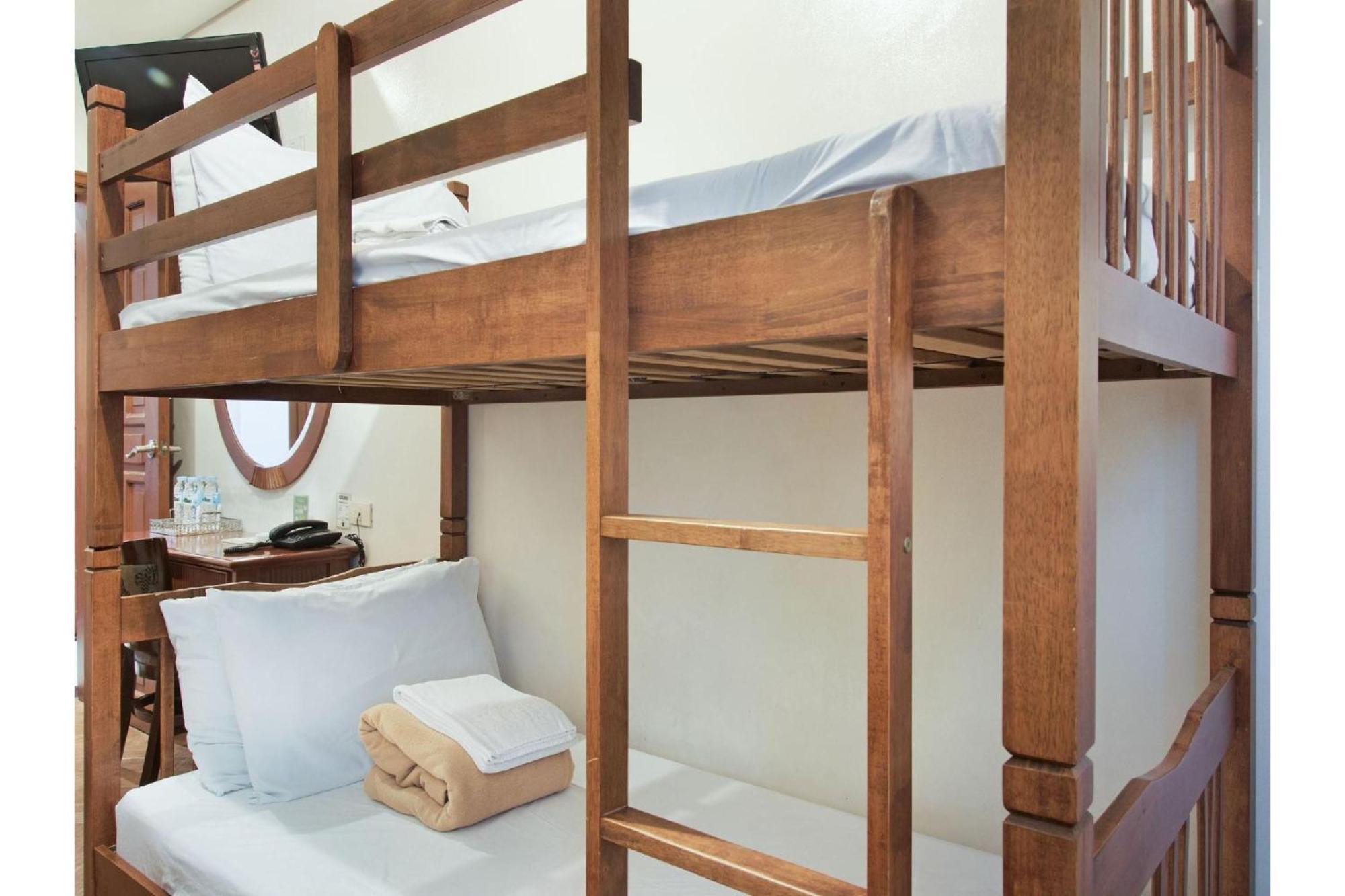 Townhouse Oak Avitel Hotel Near Osmena Highway, Pnr Pasay Station, Metro Manila マカティ エクステリア 写真