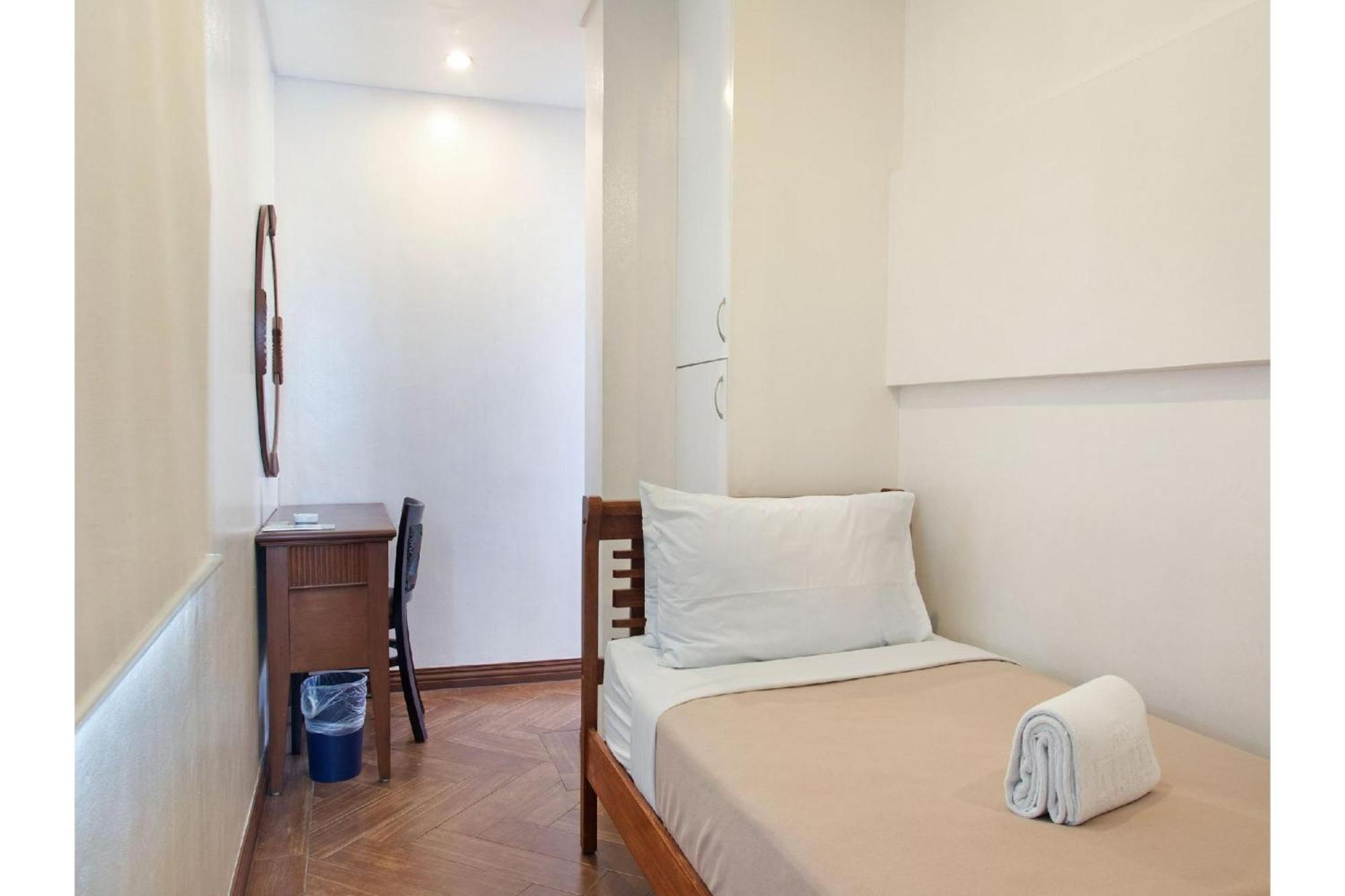 Townhouse Oak Avitel Hotel Near Osmena Highway, Pnr Pasay Station, Metro Manila マカティ エクステリア 写真