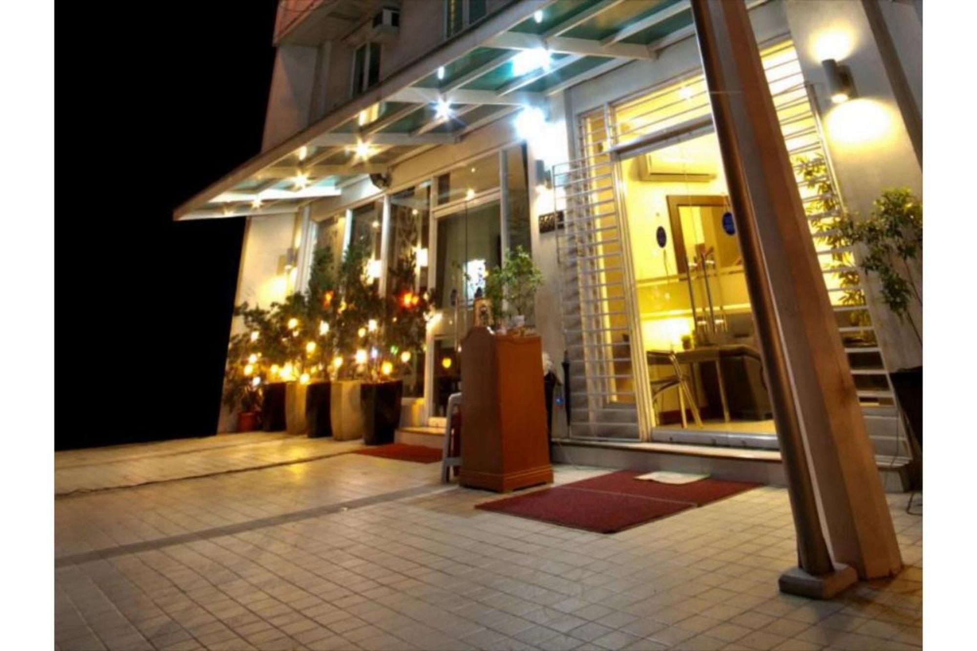Townhouse Oak Avitel Hotel Near Osmena Highway, Pnr Pasay Station, Metro Manila マカティ エクステリア 写真
