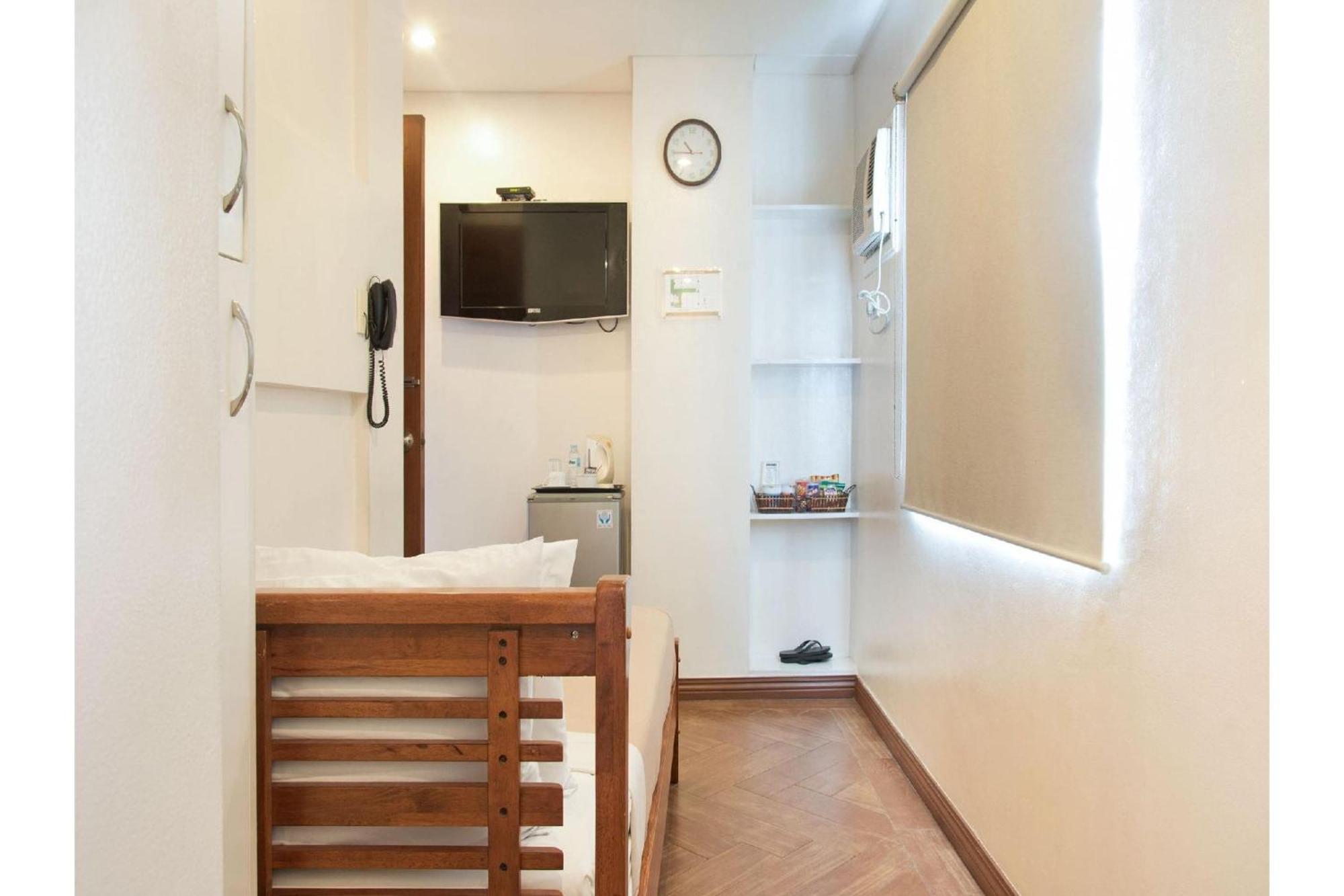 Townhouse Oak Avitel Hotel Near Osmena Highway, Pnr Pasay Station, Metro Manila マカティ エクステリア 写真