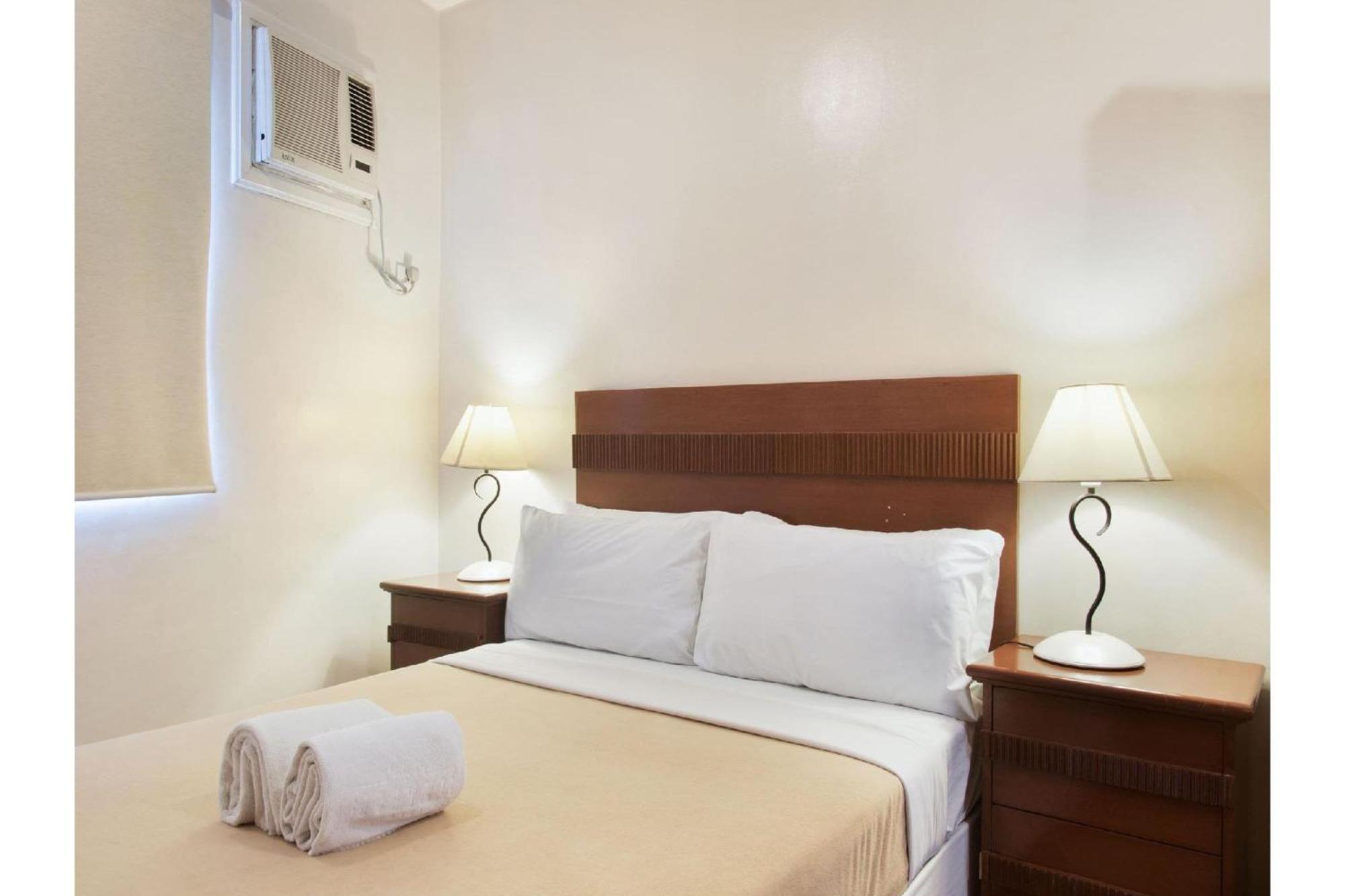 Townhouse Oak Avitel Hotel Near Osmena Highway, Pnr Pasay Station, Metro Manila マカティ エクステリア 写真